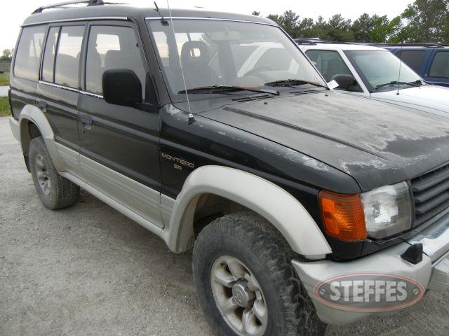 1994 Mitsubishi Montero SR_1.jpg